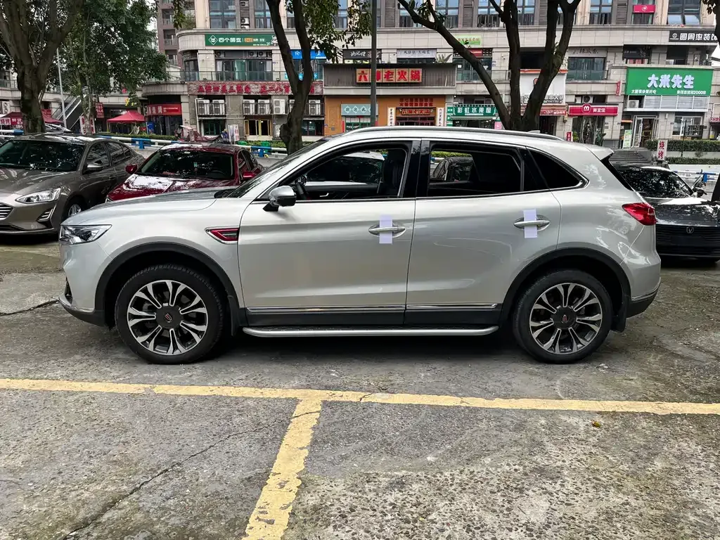 Hongqi HS5 — фото 10