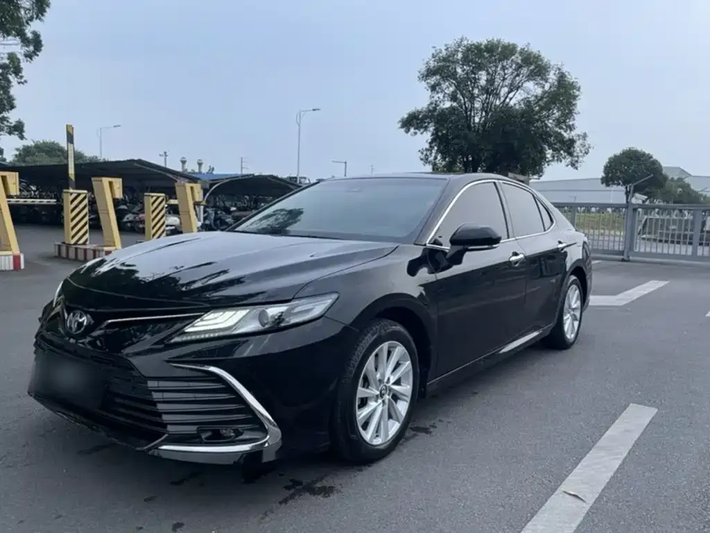 Toyota Camry — фото 9