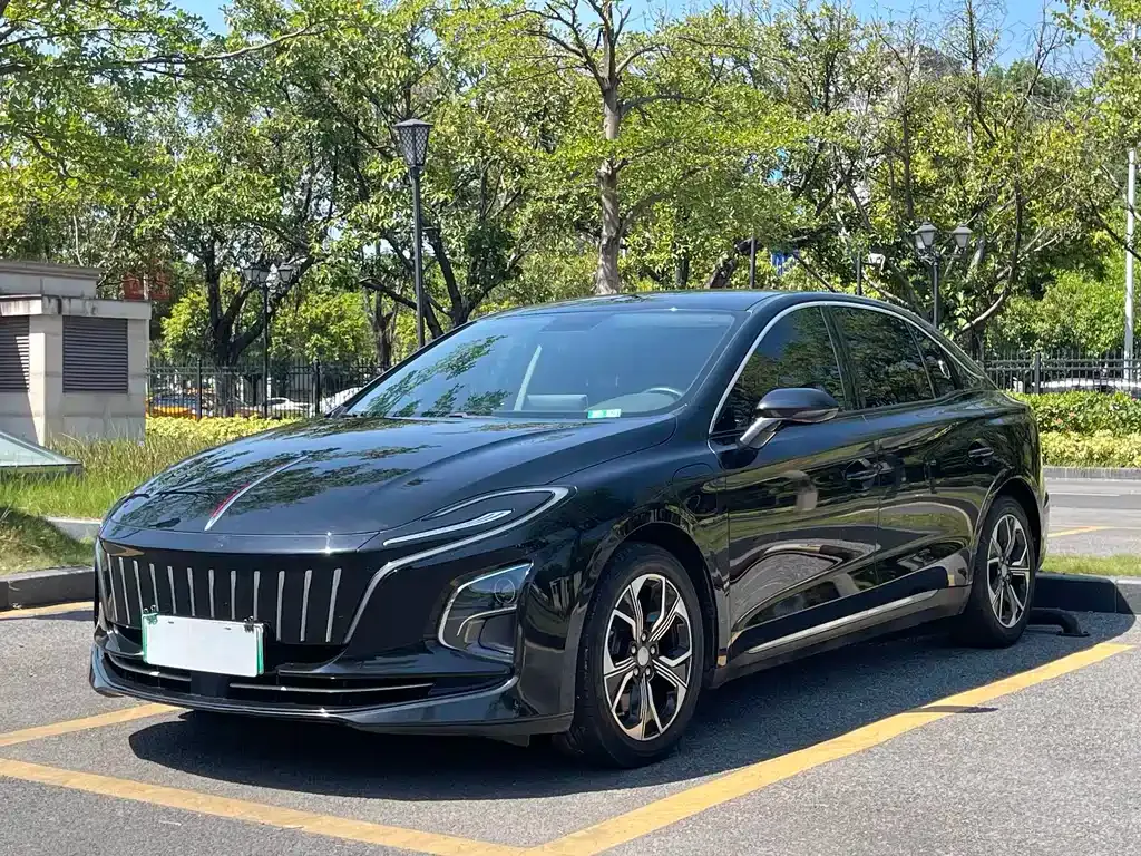 Hongqi E-QM5 — фото 1