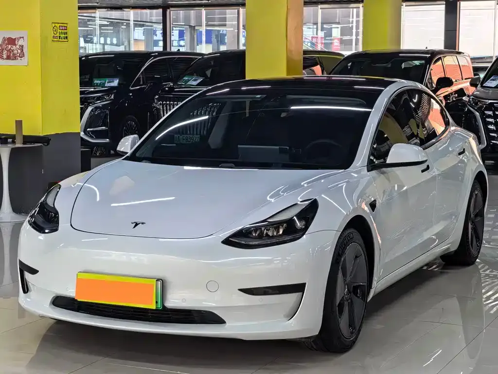 Tesla Model 3 — фото 1