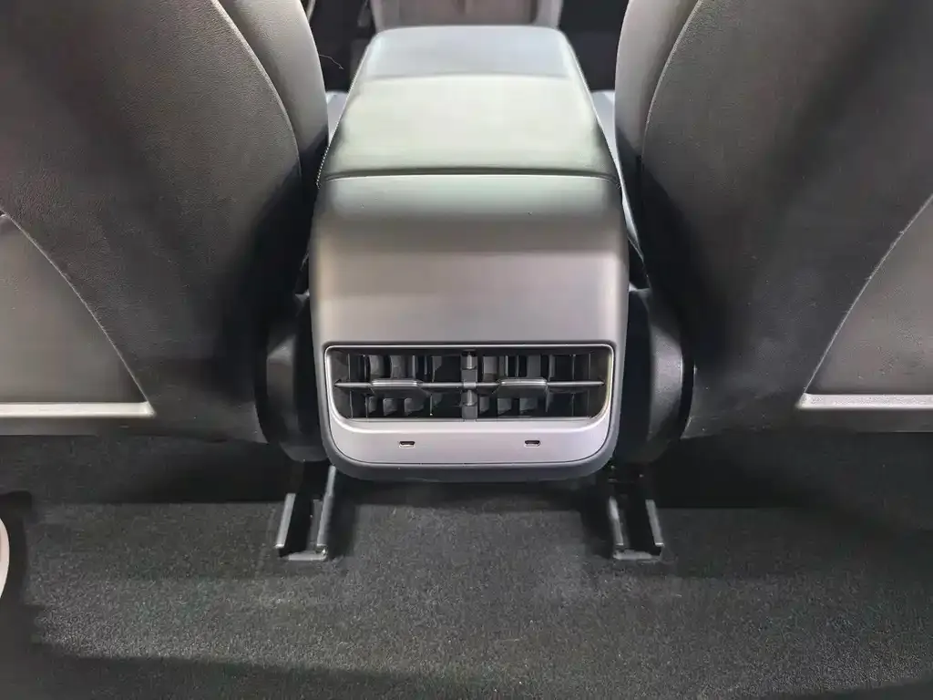 Tesla Model 3 — фото 4
