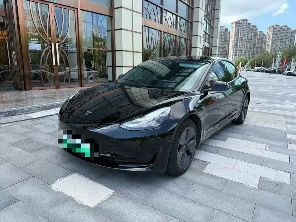 Tesla Model 3 — фото 1