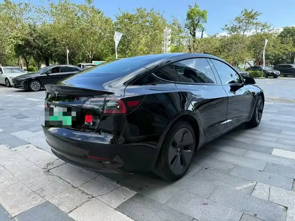 Tesla Model 3 — фото 9