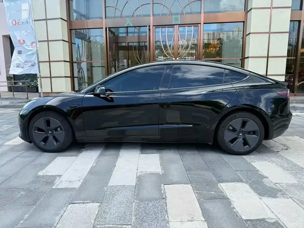 Tesla Model 3 — фото 4