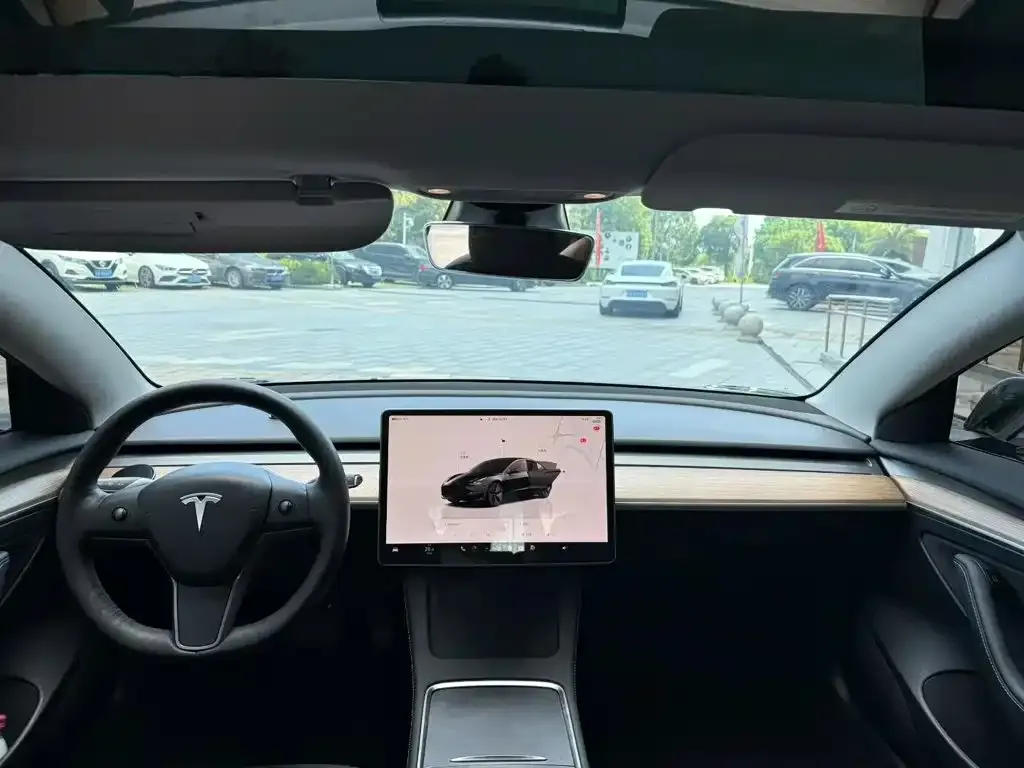 Tesla Model 3 — фото 8