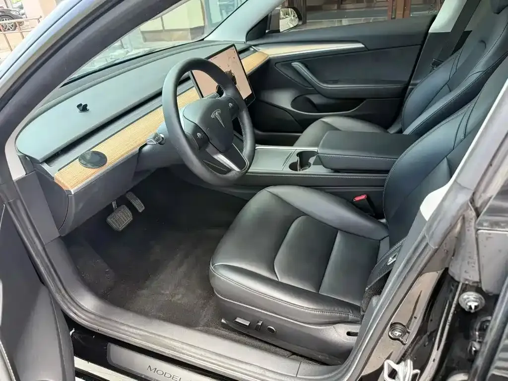 Tesla Model 3 — фото 3