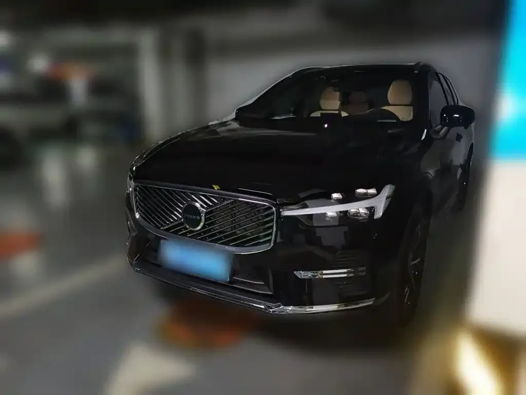 Volvo XC60 — фото 1
