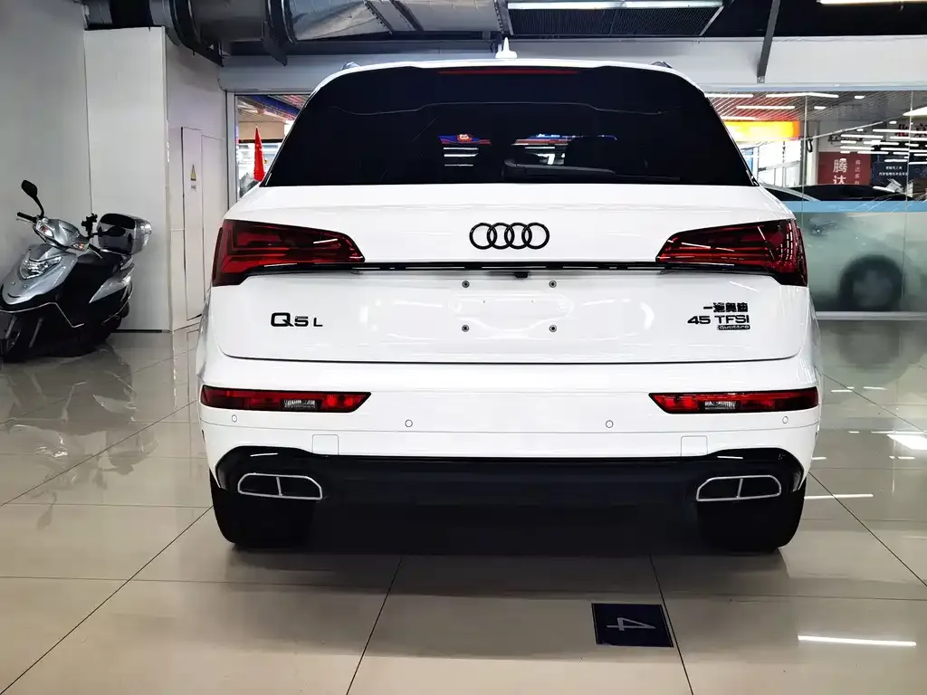 Audi Q5L — фото 9