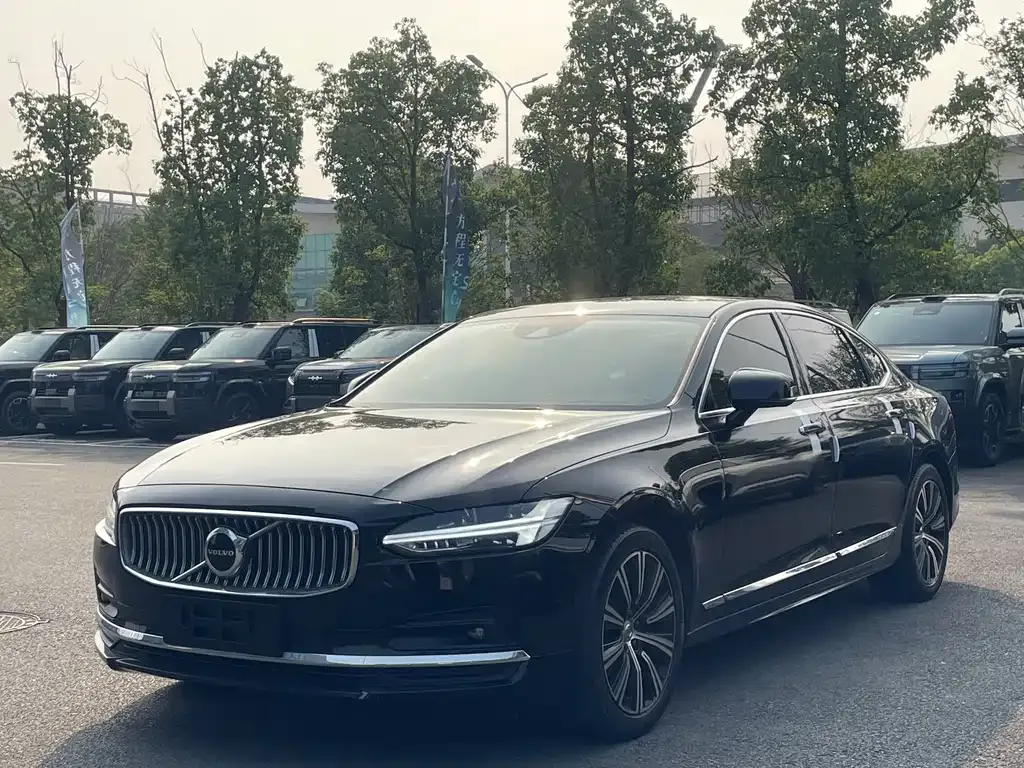 Volvo S90 — фото 1