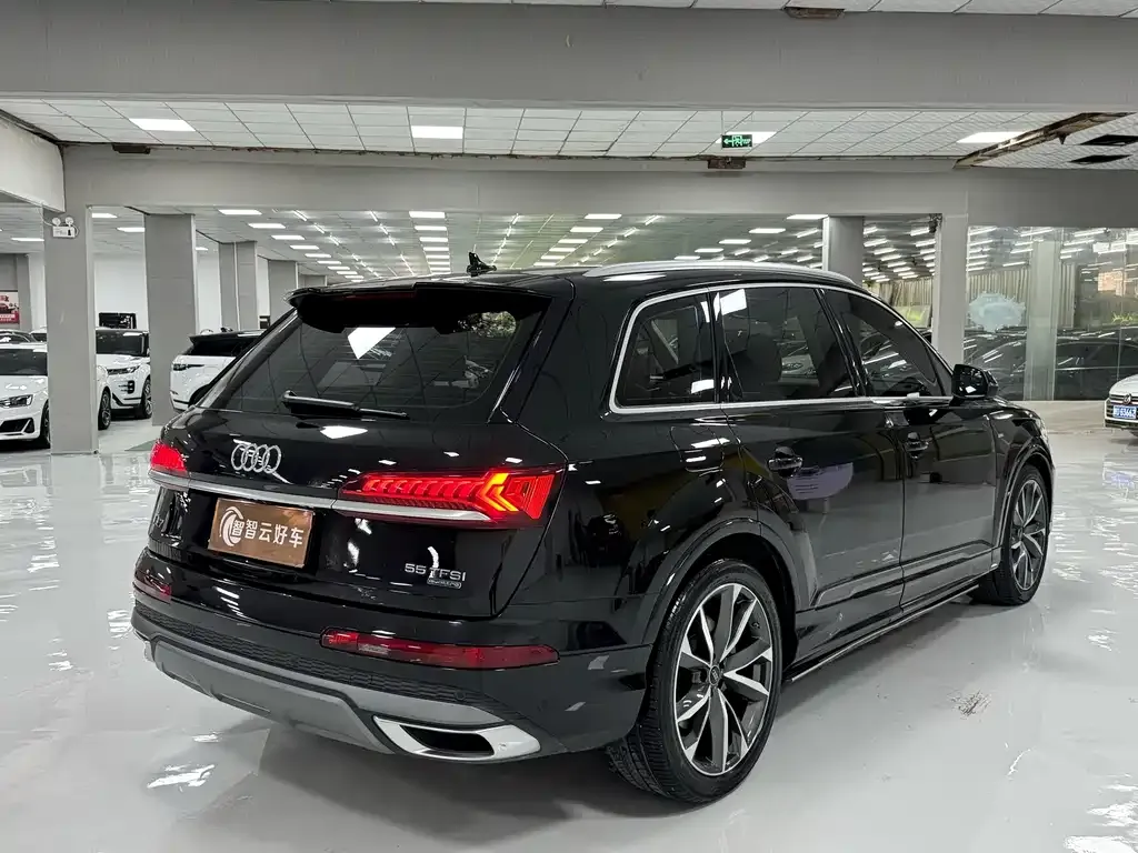 Audi Q7 — фото 9
