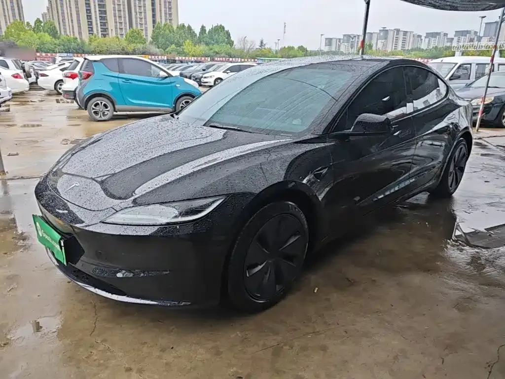 Tesla Model 3 — фото 1