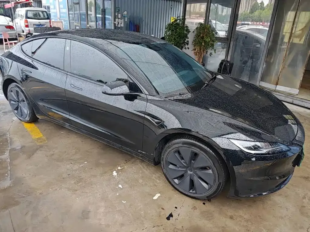 Tesla Model 3 — фото 4