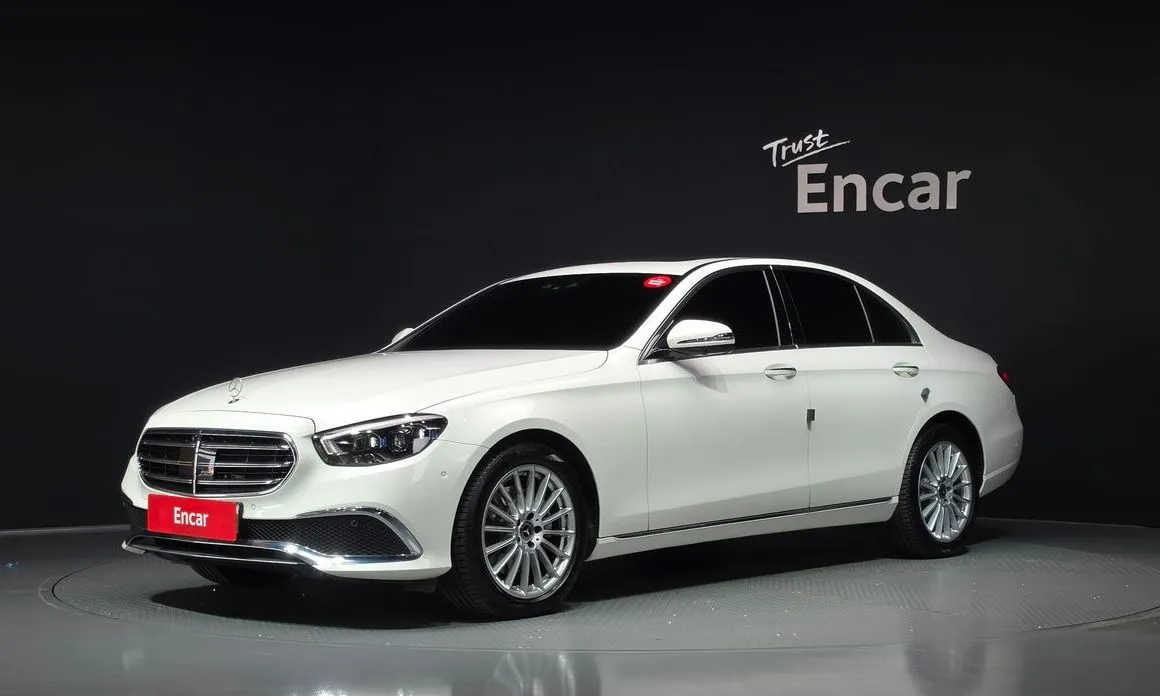 Mercedes-Benz E-Class — фото 1