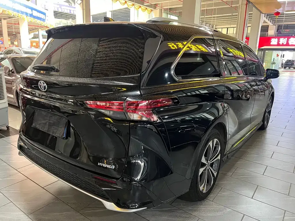 Toyota Granvia — фото 7