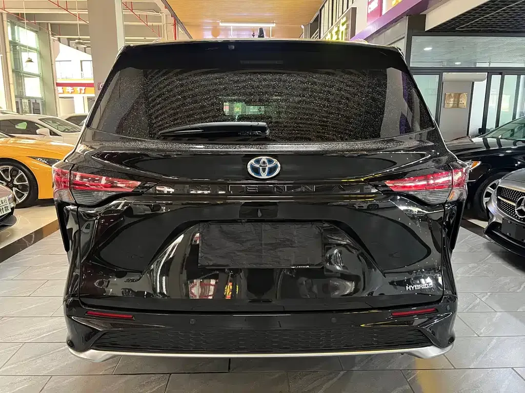 Toyota Granvia — фото 6