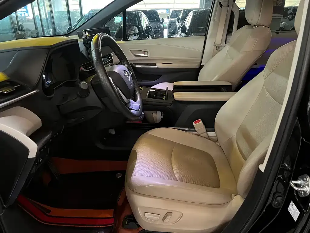 Toyota Granvia — фото 9