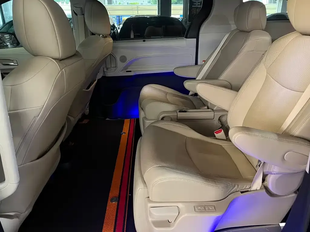 Toyota Granvia — фото 5