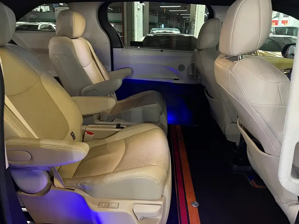 Toyota Granvia — фото 4