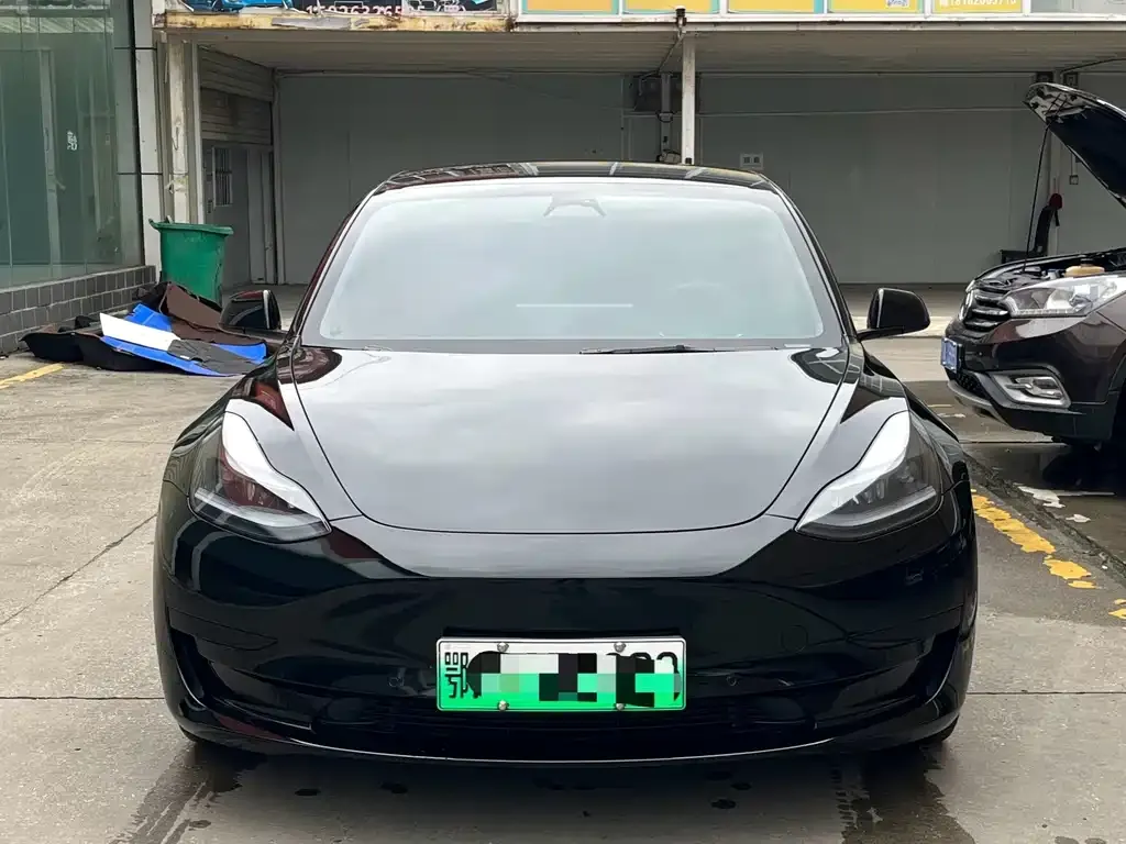 Tesla Model 3 — фото 1