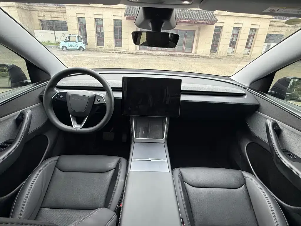 Tesla Model Y — фото 9