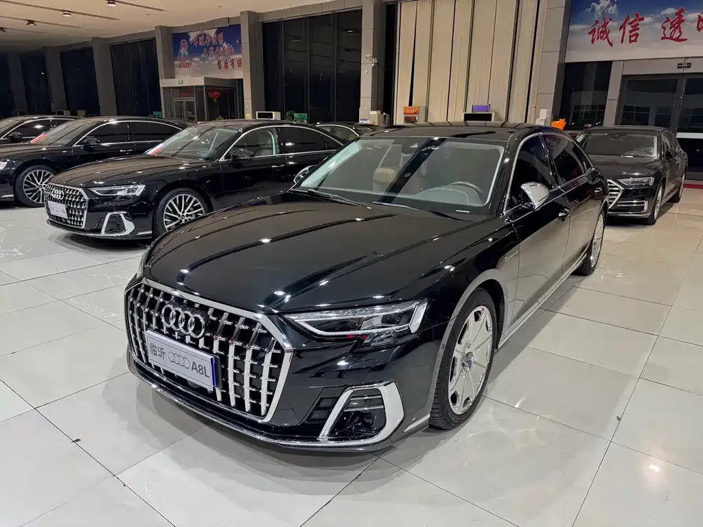 Audi A8 — фото 1