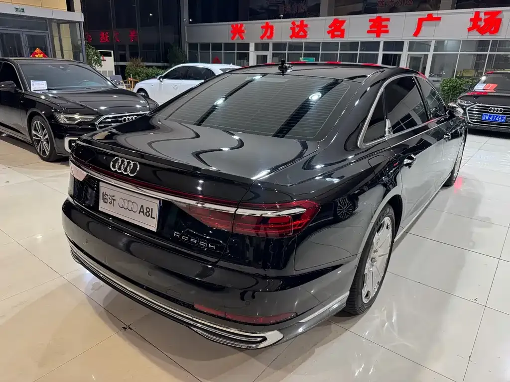 Audi A8 — фото 5