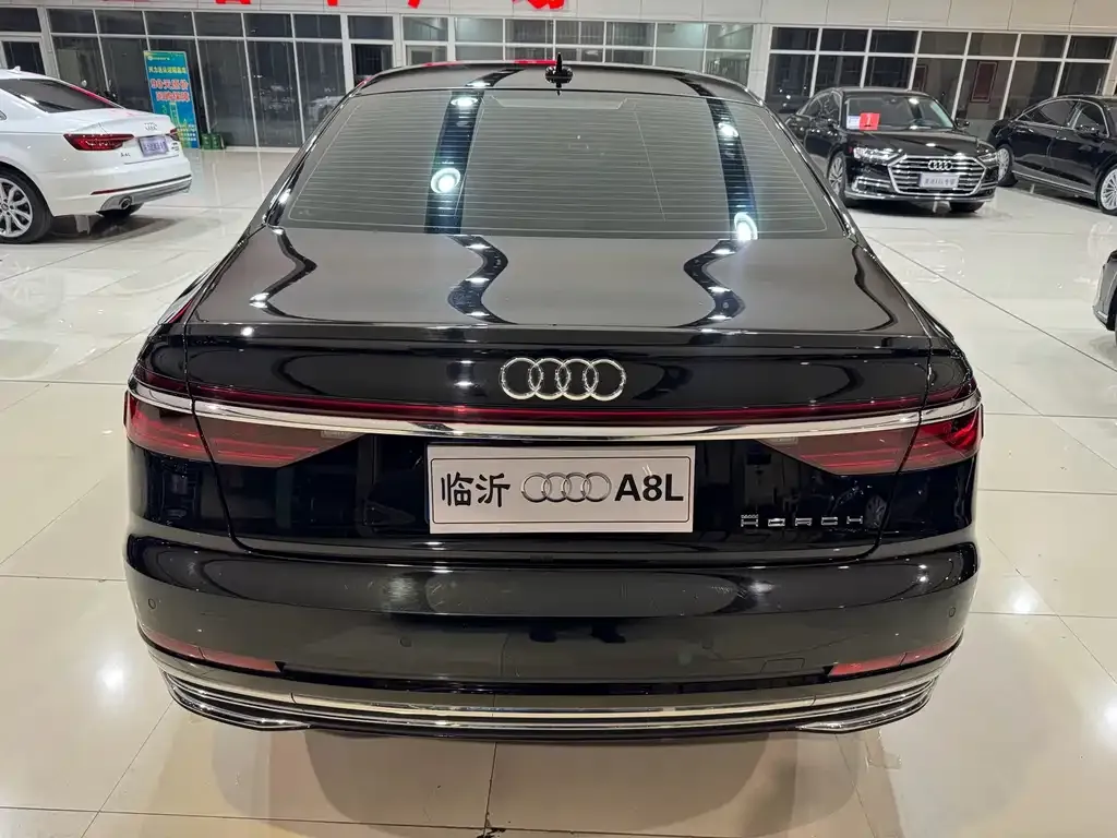 Audi A8 — фото 7