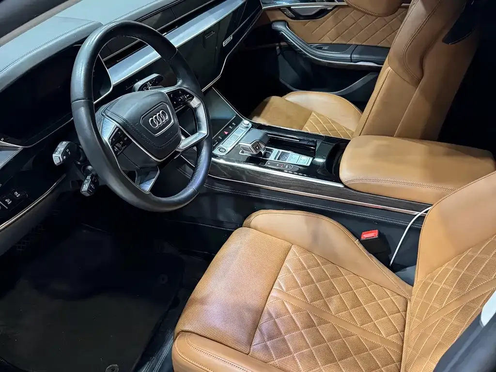 Audi A8 — фото 2