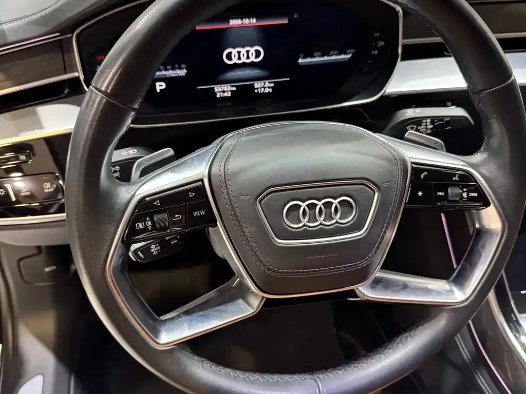 Audi A8 — фото 4