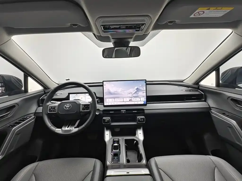 Toyota RAV4 — фото 7