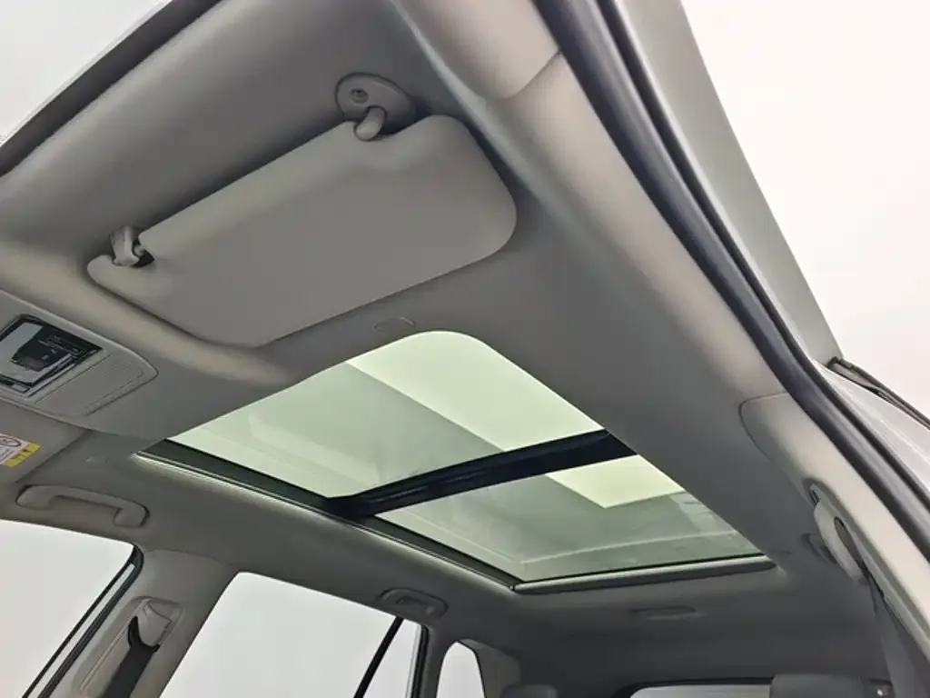 Toyota RAV4 — фото 4