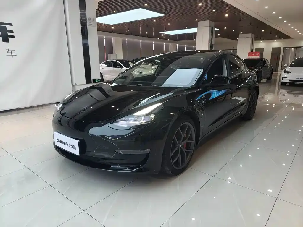 Tesla Model 3 — фото 1