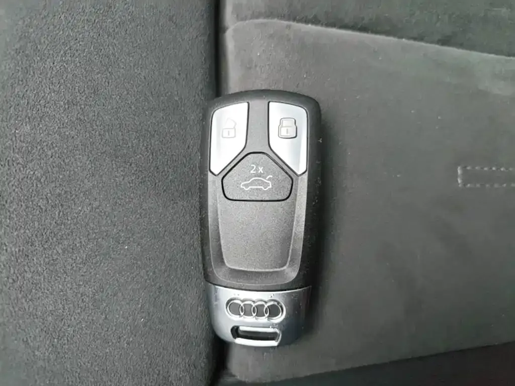 Audi A4L — фото 5