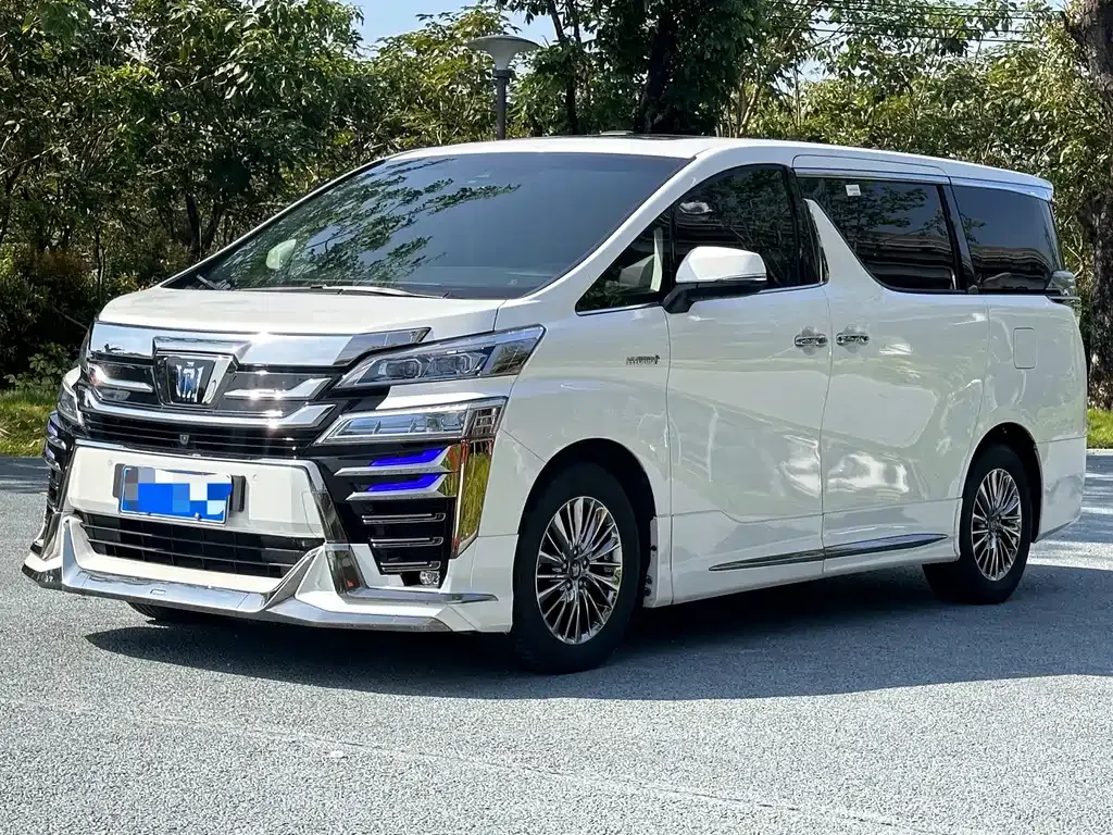 Toyota Vellfire — фото 1