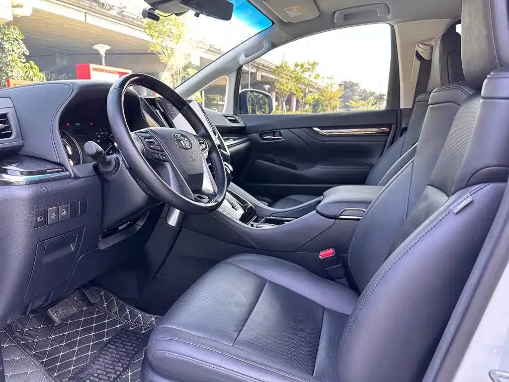 Toyota Vellfire — фото 9