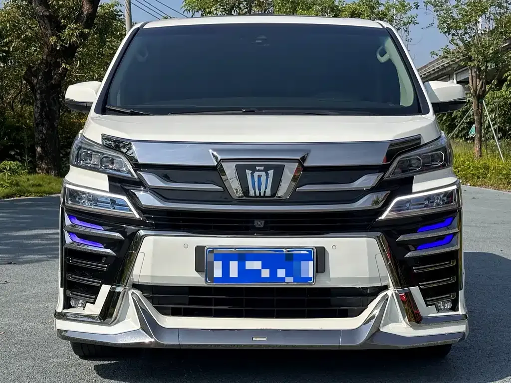 Toyota Vellfire — фото 3