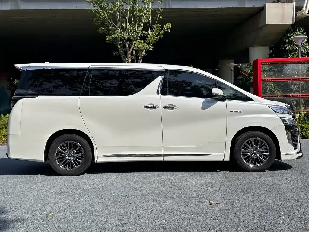 Toyota Vellfire — фото 10