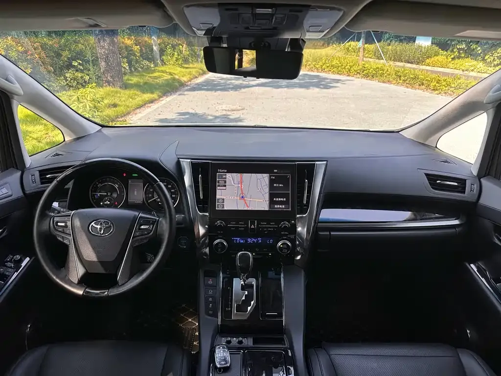 Toyota Vellfire — фото 4