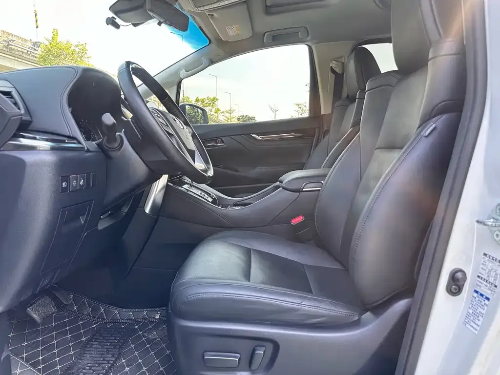 Toyota Vellfire — фото 5