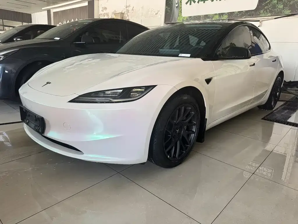 Tesla Model 3 — фото 1