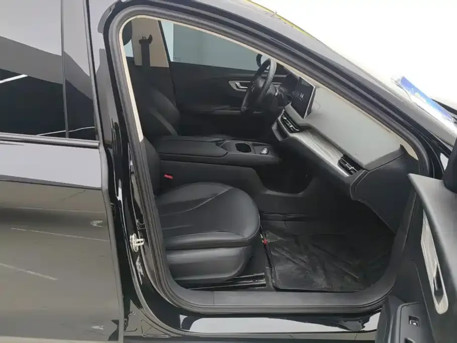 Hongqi E-QM5 — фото 2