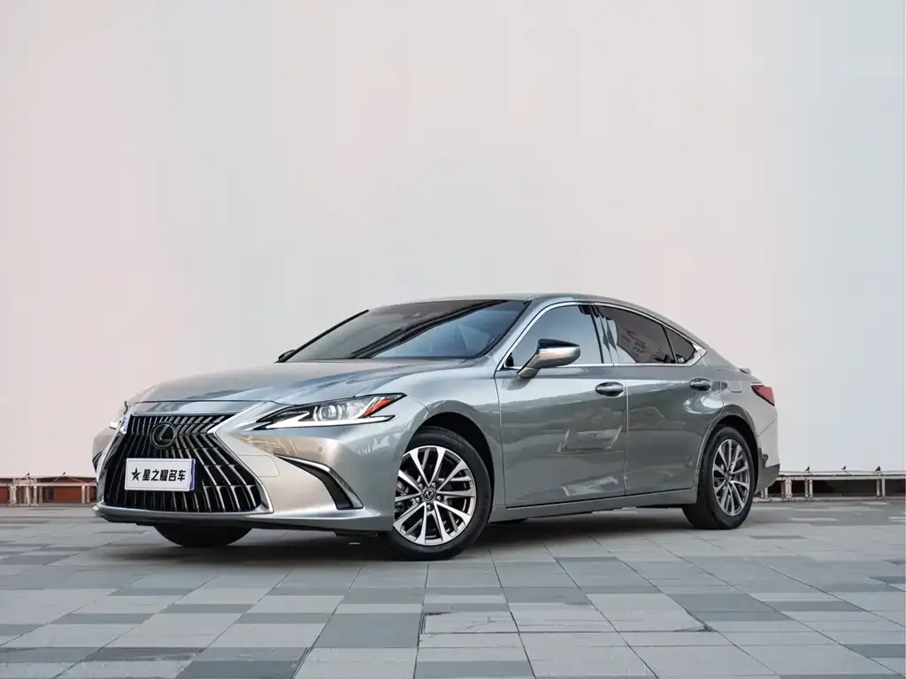 Lexus ES — фото 1