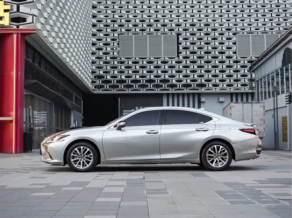 Lexus ES — фото 9