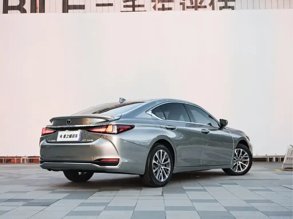 Lexus ES — фото 5