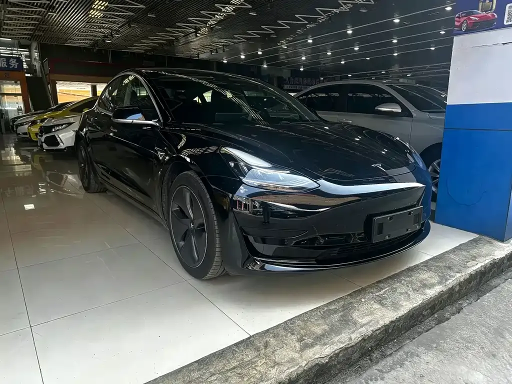 Tesla Model 3 — фото 10