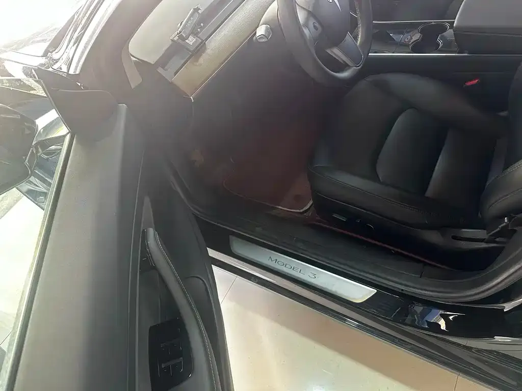 Tesla Model 3 — фото 3