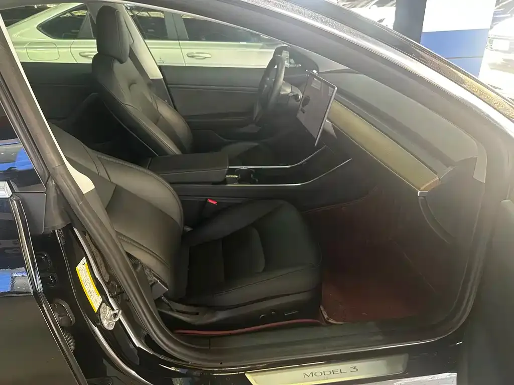 Tesla Model 3 — фото 5