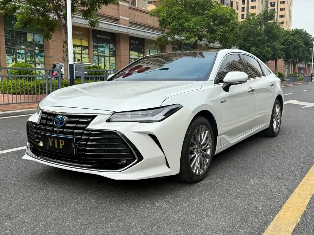 Toyota Avalon — фото 1