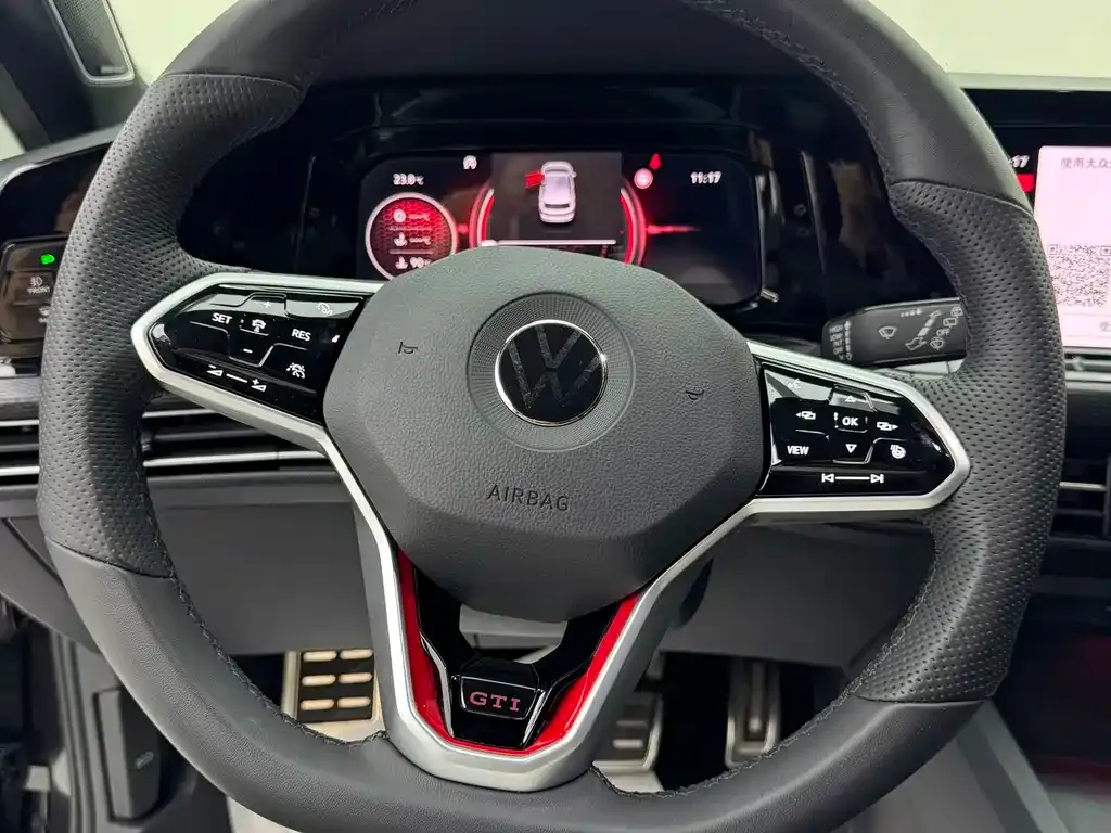 Volkswagen Golf GTI — фото 10