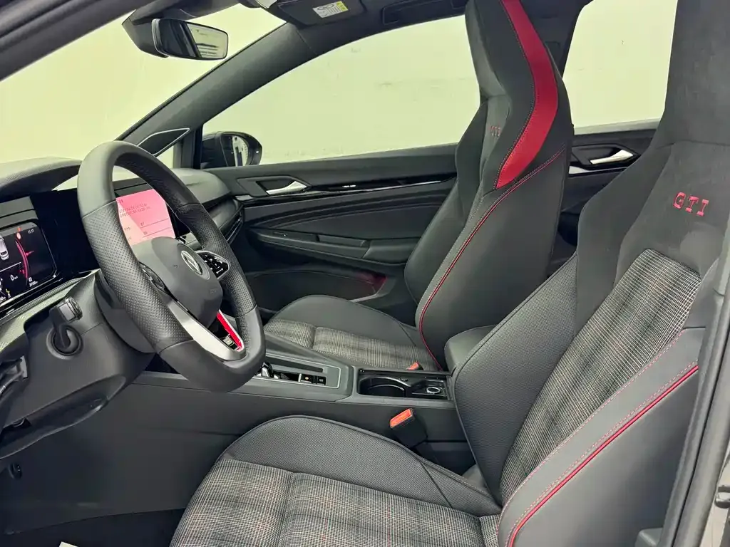 Volkswagen Golf GTI — фото 6